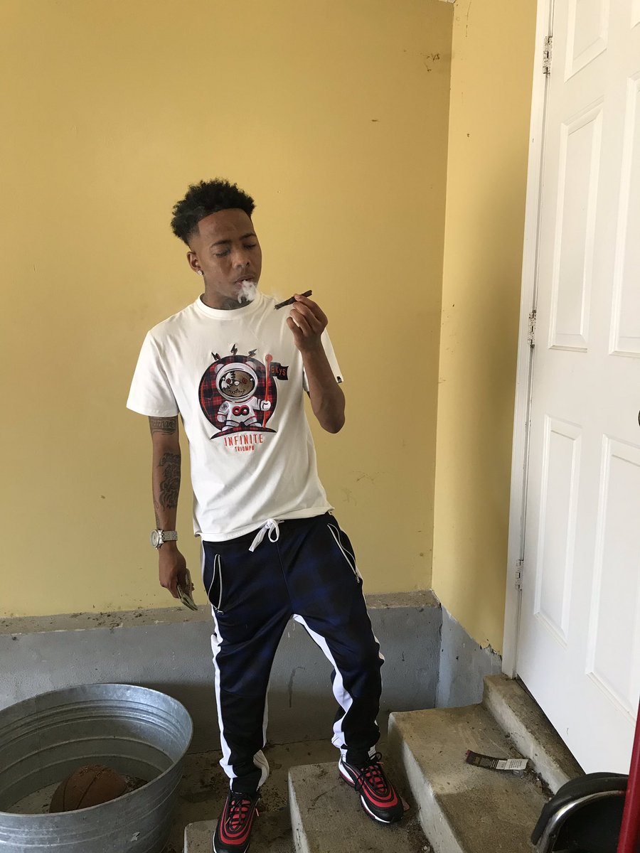 GranCinco's tweet photo. Thanking the Lord that  I’m Here and Ain’t Gone #21 5avage . Happy tday to me #Live3x©️ https://t.co/h5DOuFXhYl