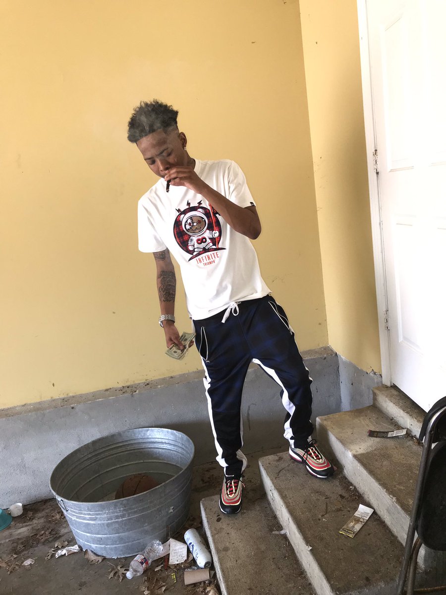 GranCinco's tweet photo. Thanking the Lord that  I’m Here and Ain’t Gone #21 5avage . Happy tday to me #Live3x©️ https://t.co/h5DOuFXhYl