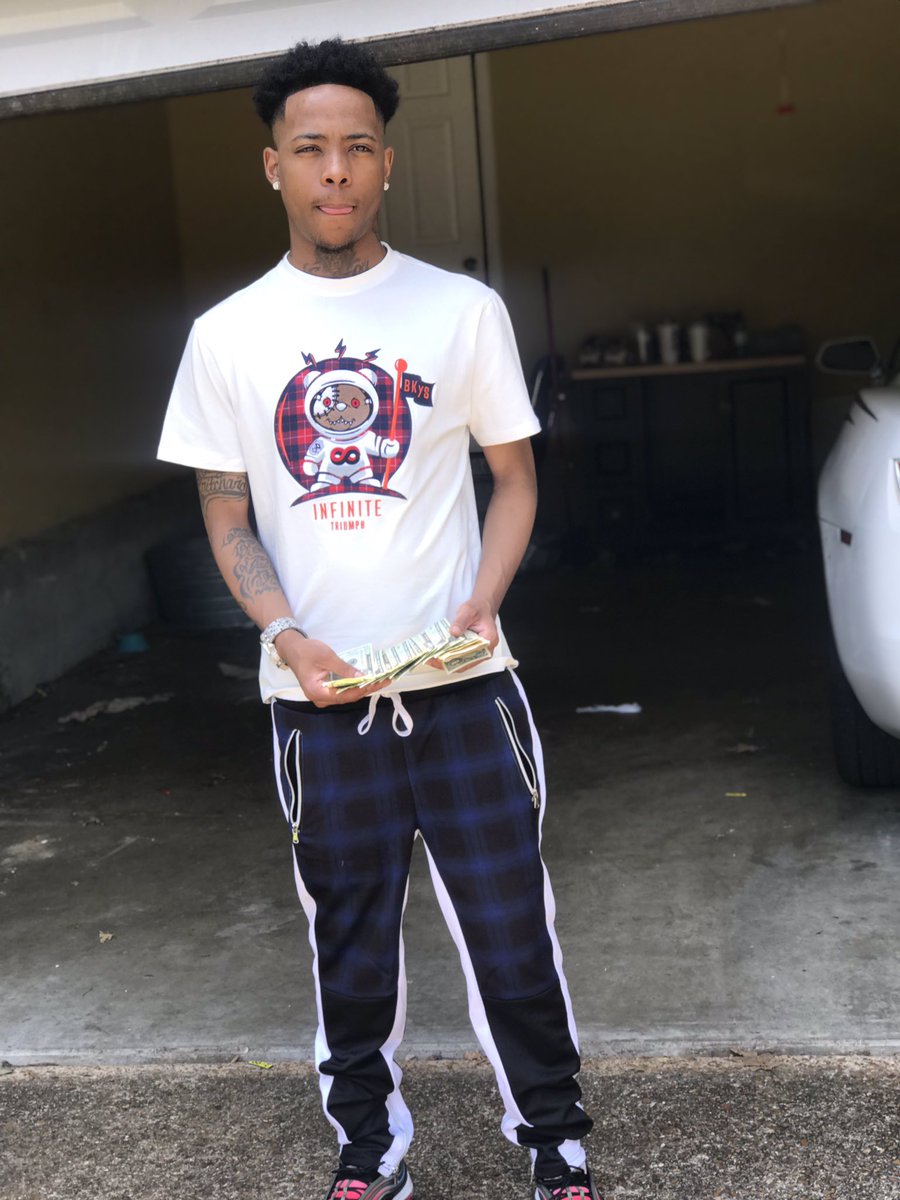 GranCinco's tweet photo. Thanking the Lord that  I’m Here and Ain’t Gone #21 5avage . Happy tday to me #Live3x©️ https://t.co/h5DOuFXhYl