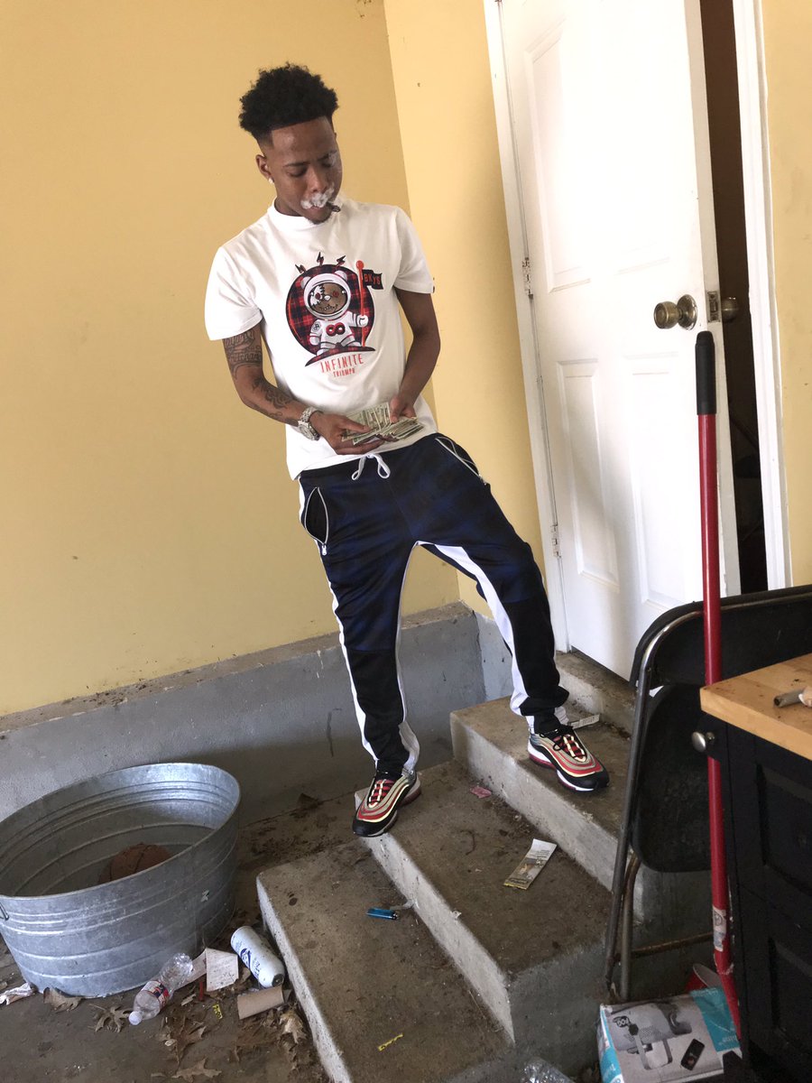 GranCinco's tweet photo. Thanking the Lord that  I’m Here and Ain’t Gone #21 5avage . Happy tday to me #Live3x©️ https://t.co/h5DOuFXhYl
