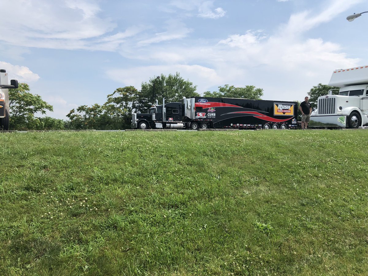 CappinBoyd's tweet photo. @TonyStewart #PASpeedweek2019 awesome sighting! Grantville @PNGRacing @PennHorseRacing! #win win win! https://t.co/FFvMU2lYZw