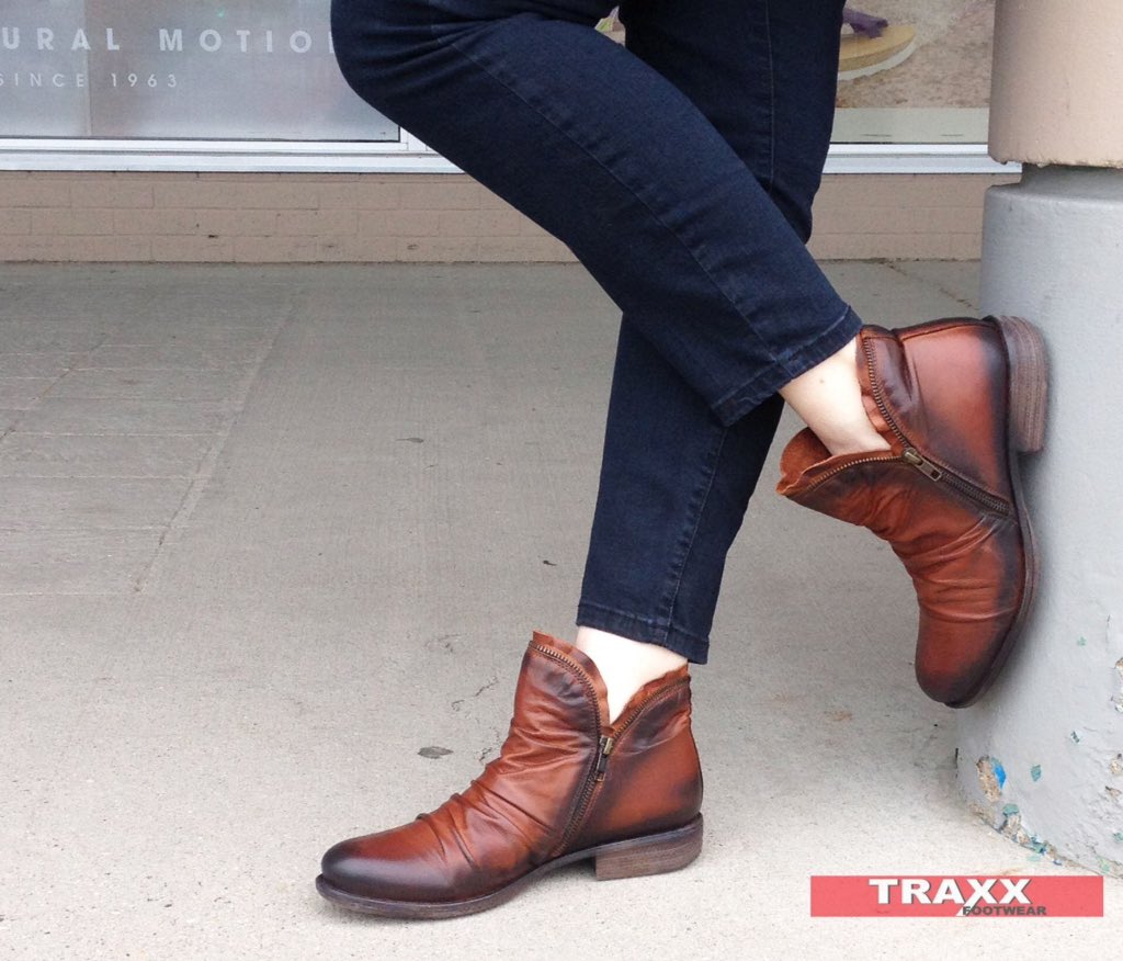 traxx footwear website