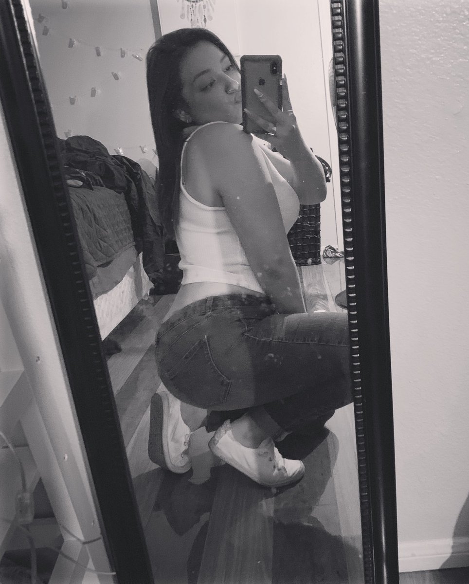 dannnny_palma's tweet photo. Bebecitaaa 😘 oh and don’t mind my dirty mirror I have a walking 1 year old at home and she likes looking at herself in the mirror 😂 #tinyprints follow my finsta y’all “_mexican_vanilla “ https://t.co/WZK8V6gEue