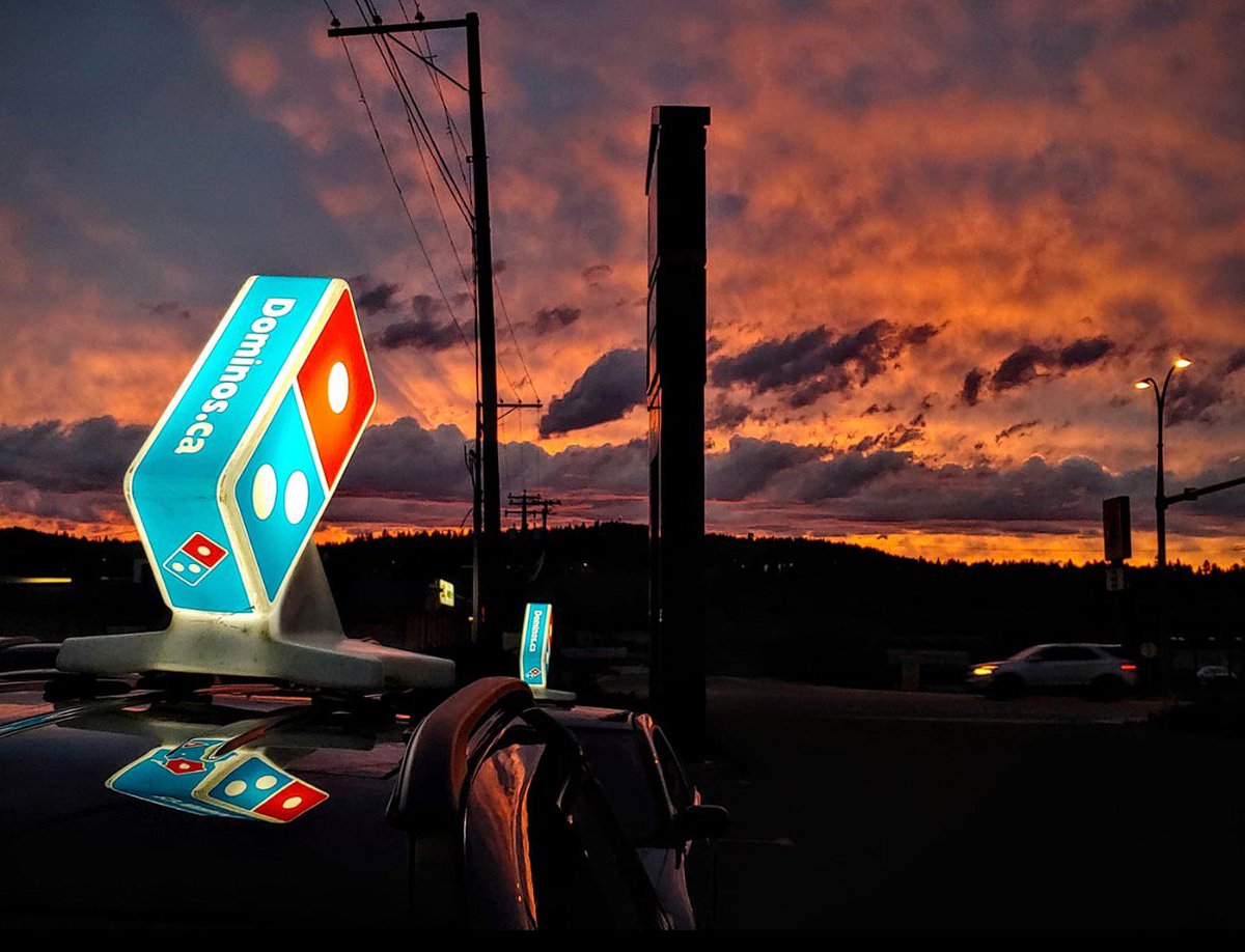 DominosEdmonton's tweet photo. May your Friday be beautiful and your pizza be delicious!😍🍕☀️🚙

#HappyFriday #Dominos #Pizza https://t.co/djPY0TS3Vh