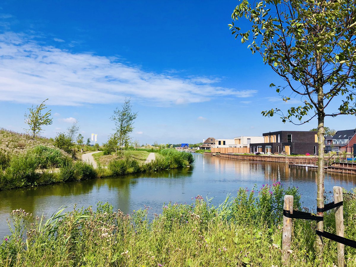 Kom gerust eens kijken in het nieuwe parkje aan de plasweg als onderdeel van de woningbouwontwikkeling #plasweg #waddinxveen #mooiwonenaandeplasweg #WarandeWaddinxveen gerealiseerd door <a href="/Waylanddev/">Wayland Developments Real estate</a>