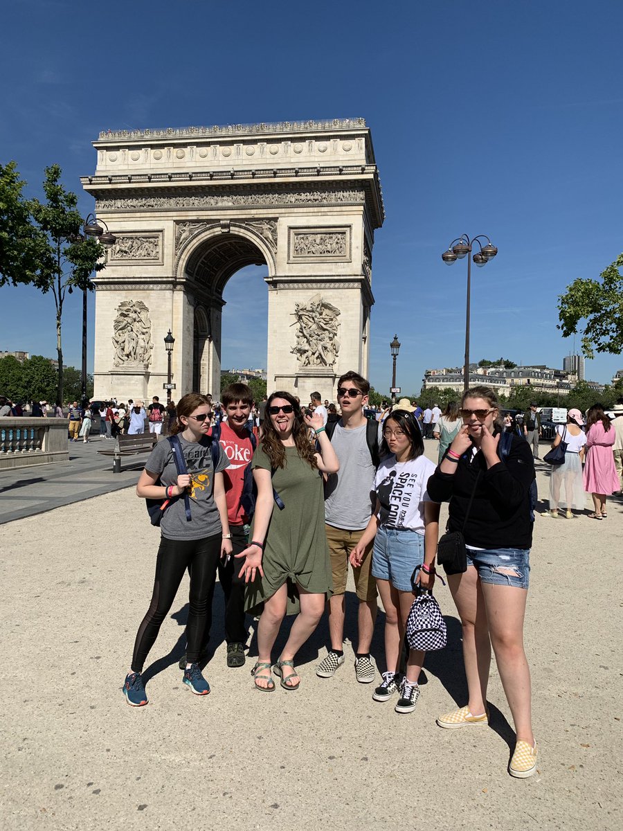 LauraLatall's tweet photo. Day one in #Paris was long and successful! Sightseeing, shopping, eating, and LOTS of walking ๐ด @KevinGLowery #LHSU https://t.co/1AOam7yG9T