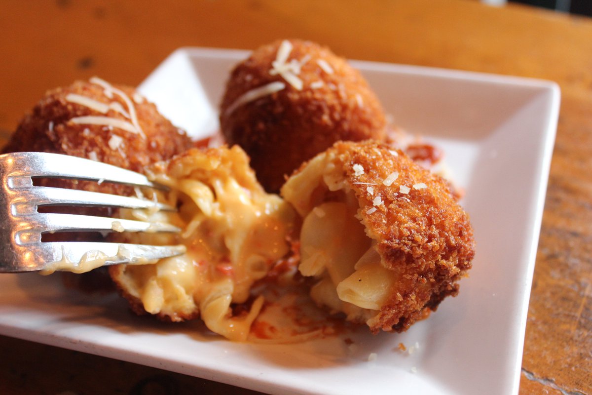 It's almost hAPPy hour at Local 149! From 10-12 P.M. we have discounted bar snacks so make sure to #EatLocal 

#bostonmouthful #bosfeed #boseats #bostoneats #bostonfoodies #foodieboston #boston #southie #eaterboston #eastcoastfoodies