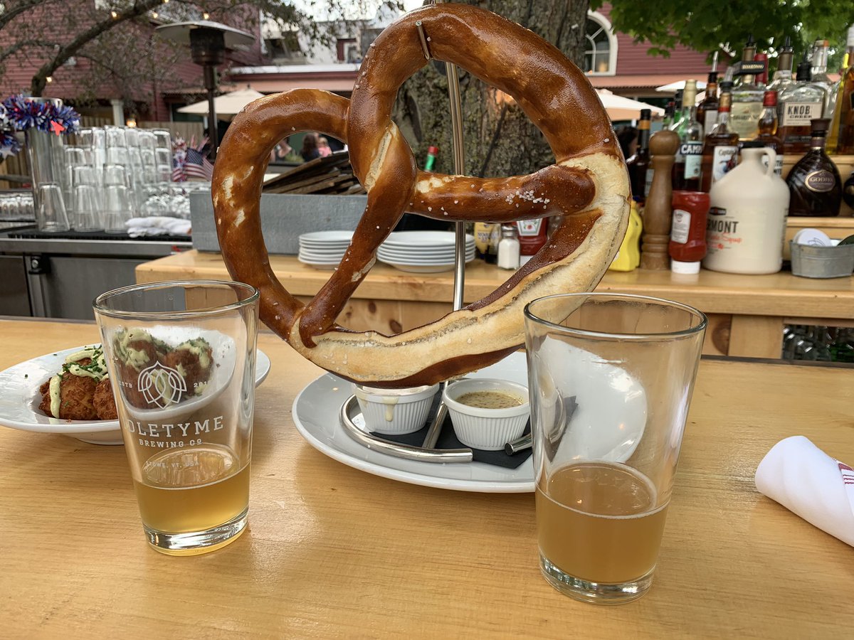 jsteady1's tweet photo. @PetePaguaga Holy Pretzel. Pint glasses for reference https://t.co/YZdxtNeuqL