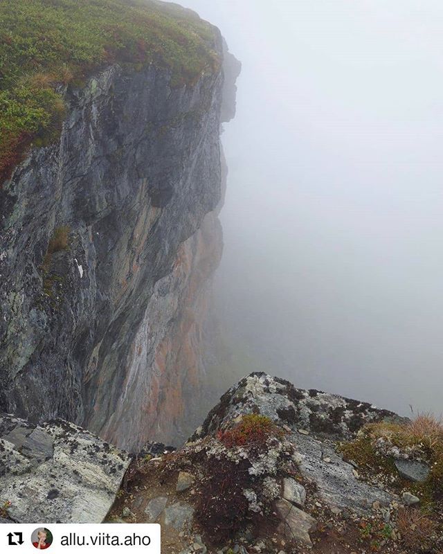 Kohti tuntematonta - uhka vai mahdollisuus? Hyvää viikonloppua tämän kuvan myötä kaikille! Kiitos kuvasta  <a href="/allu/">Filipe Diego</a>.viita.aho ・・・
04.07.2019 Loc; Kilpisjärvi, Saana Fell, Lapland,🇫🇮. A view with fog🤣! Love it😍!
.
#ig_finland #ig_week_finland #visitf… ift.tt/2L37bYg