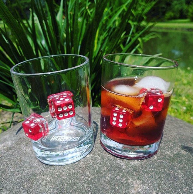 We hope you all had a safe 4th of July!🎉  Happy Friday and enjoy this weekend! 🇺🇸
P.S: @srircha2go is running another giveaway with these 2 casino glasses- go check it out!!
Shop our glasses here now: 
stuckinglass.com/collections/wh…