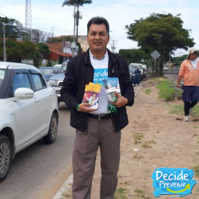 FAM_Bolivia1's tweet photo. En coordinación con la #FAMBolivia y el Consejo Nacional de Lucha Contra el Tráfico Ilícito de Drogas #CONALTID se realizó la socialización y difusión de la Campaña #DecidePrevenir en las diferentes calles, mercados y centros comerciales de la ciudad de #SantaCruz. https://t.co/IZGLcvJA6J
