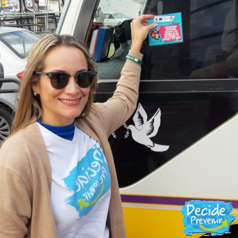 FAM_Bolivia1's tweet photo. En coordinación con la #FAMBolivia y el Consejo Nacional de Lucha Contra el Tráfico Ilícito de Drogas #CONALTID se realizó la socialización y difusión de la Campaña #DecidePrevenir en las diferentes calles, mercados y centros comerciales de la ciudad de #SantaCruz. https://t.co/IZGLcvJA6J