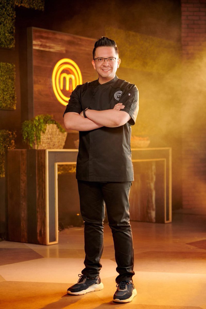 JoseRaCastillo's tweet photo. 🙋🏻‍♂️Ustedes y yo tenemos una cita el próximo domingo 14 de julio, en @MasterChefMx . Los espero!!!

Foto vía Azteca Tv. https://t.co/tmRt0hYT7T