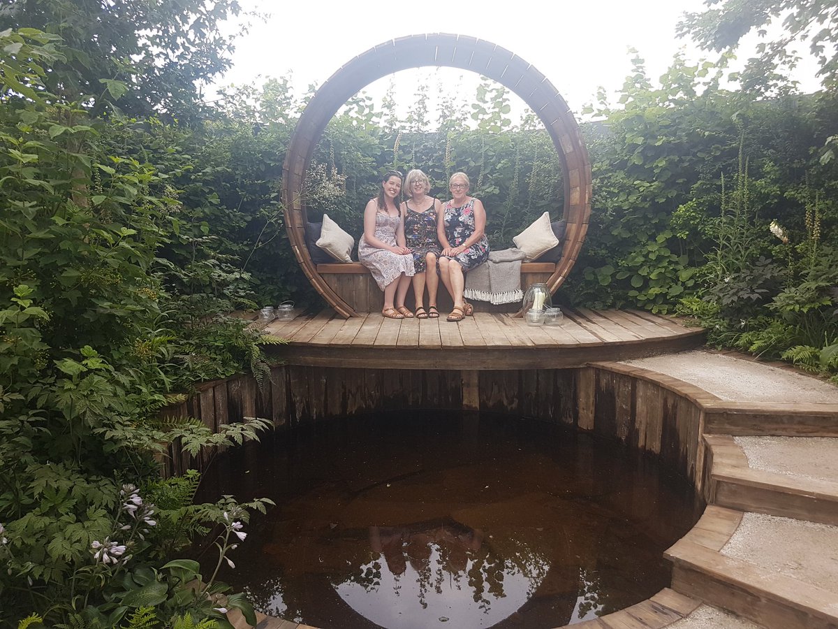 Finished the day with a visit to <a href="/davegreen00/">Dave Green</a>'s gold medel winning Stop and Pause Garden such wonderful peaceful planting 😍 Congratulations Dave and team #RHSHampton