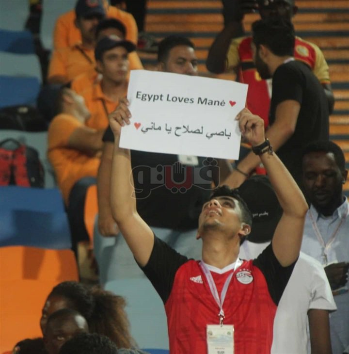 Vetogate's tweet image. #فيتو | #عاجل 
مشجع #مصري يوجه رسالة لساديو #مانى بمدرجات #إستاد_القاهرة (صور)
vetogate.com/3513082