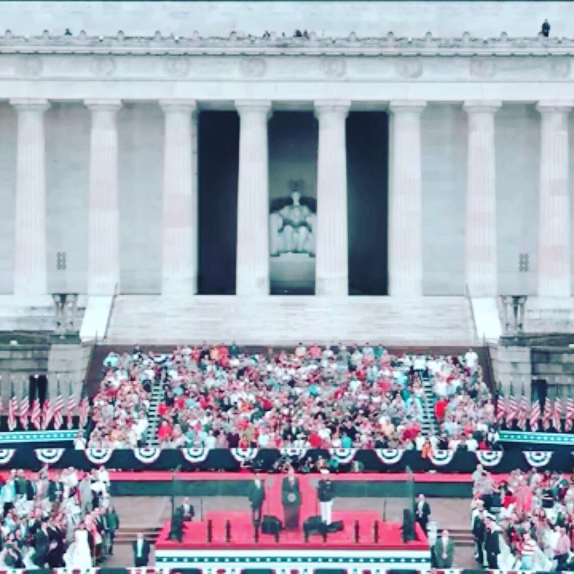 Anyone else think the Lincoln monument looks like a gorilla head behind a cage !! Wtf !