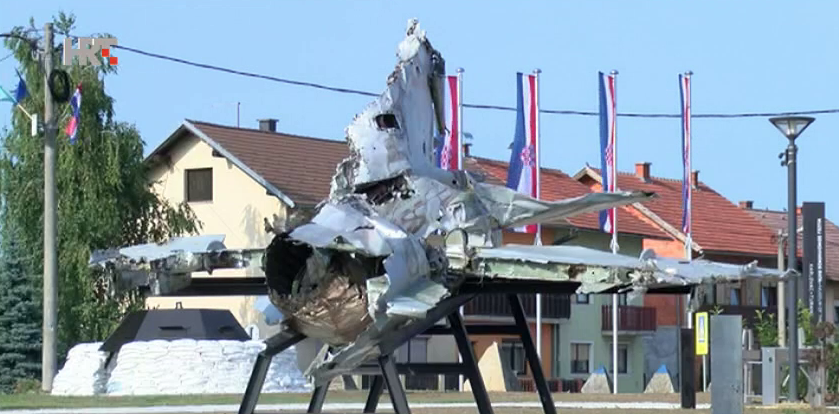 hrtvijesti's tweet photo. [VIDEO] U #Karlovac otvoren #muzej Domovinskog rata #branitelj https://t.co/zDxEof5q7W https://t.co/vSF2INtDXg