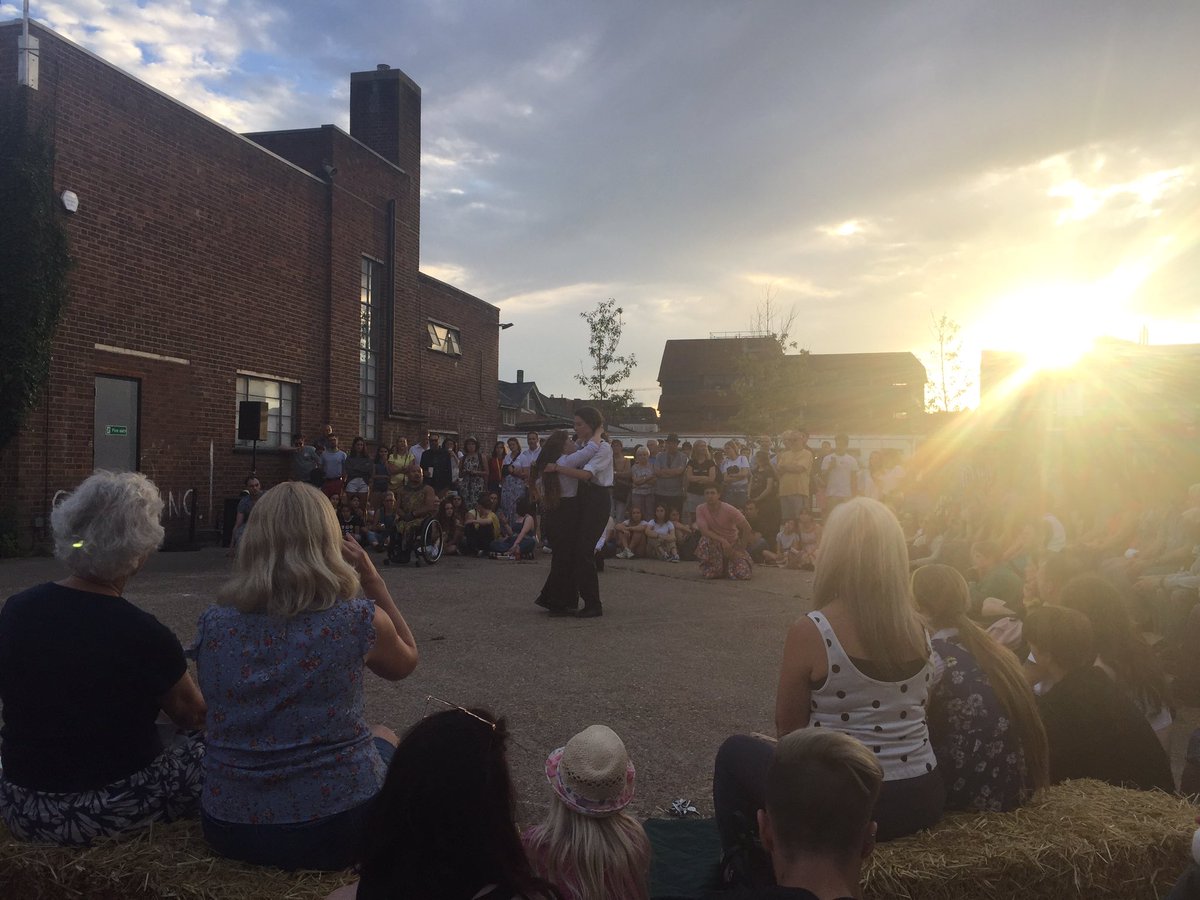 madebyKG's tweet image. And the sun setting over @Stopgapdance #frock at @HatFair 2019, what a glorious end to our busy day and start to the festival! #dancingoutside #Winchester