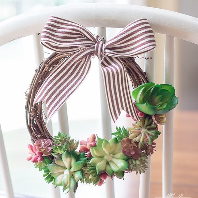 AttaGirlSays's tweet image. If you love succulents as much as I do, you’re going to love this quick-and-easy craft — a grapevine succulent wreath using realistic-looking faux plants-no water needed! 👍
 #attagirlsays 
#ncblogger 
#northcarolinablogger 
#bloggersofinstagram 
#lif… ift.tt/2YAqP0N