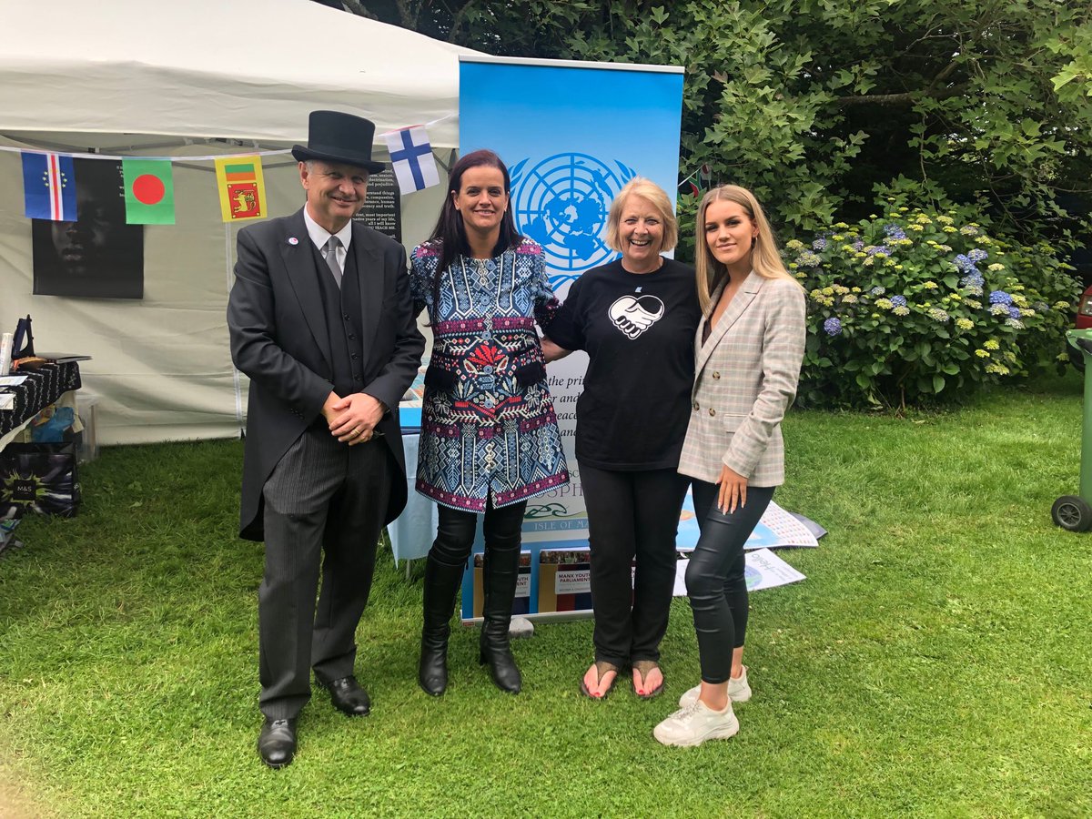 bugglepuffs's tweet photo. Magical to be part of the #UnitedNations stand today meeting new members and engaging students on the first Manx Youth Parliament that starts in September. A glorious family Tynwald Day. Jennie your a super star! Chris thank you for all your support. https://t.co/uRK3ilB9Pl