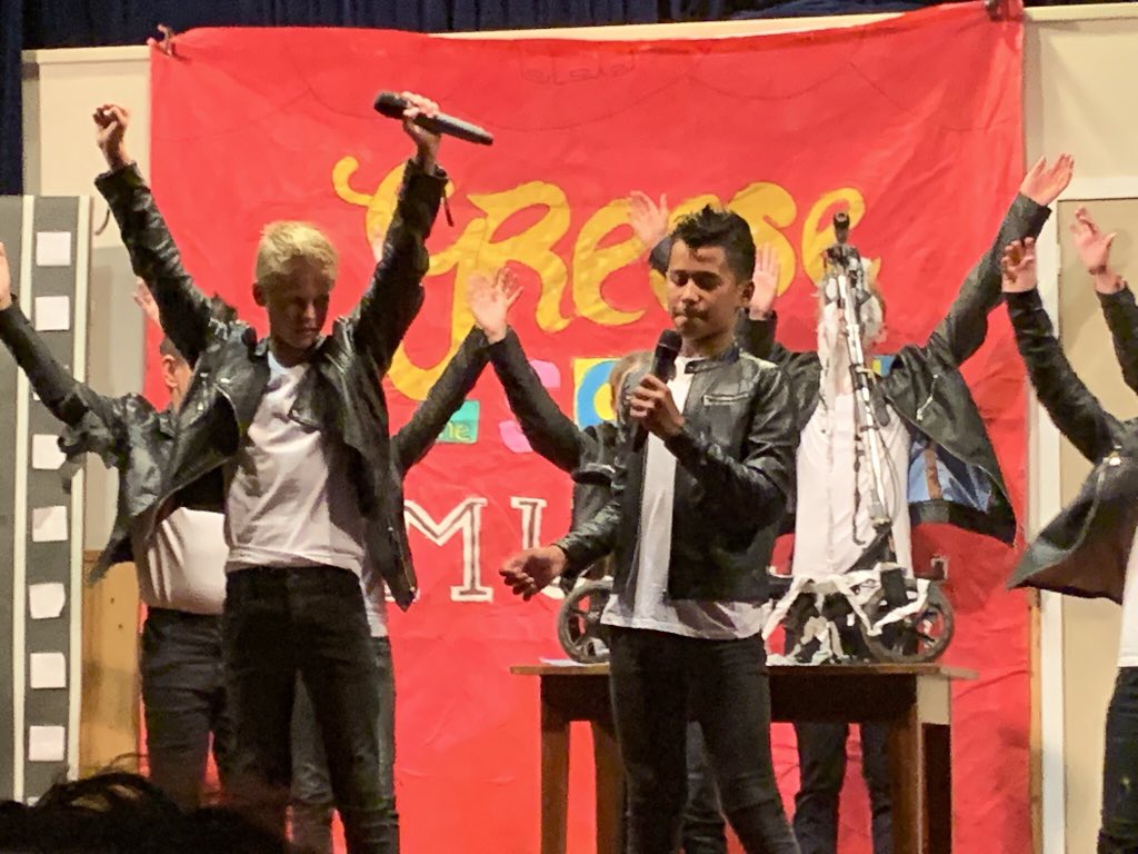 martin_kanon's tweet photo. Wat hebben we weer genoten van de ๐บ๐ป eindmusical #groep8 ๐ค #musical #grease #greaselightning #hasselbraam #kleinejongenswordengroot #bringsbackmemories #top gedaan groep 8 en juf Tara ๐๐ช namens alle ouders, opaโs en omaโs #trots https://t.co/snl3gOY2mU
