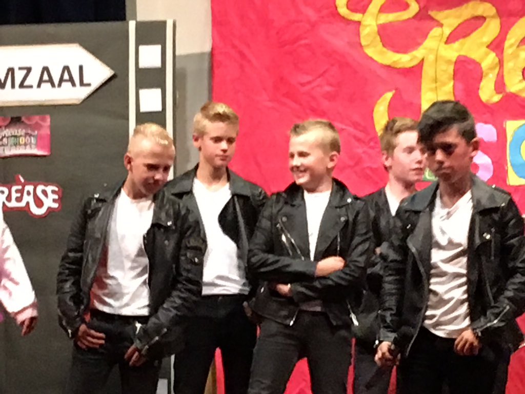 martin_kanon's tweet photo. Wat hebben we weer genoten van de ๐บ๐ป eindmusical #groep8 ๐ค #musical #grease #greaselightning #hasselbraam #kleinejongenswordengroot #bringsbackmemories #top gedaan groep 8 en juf Tara ๐๐ช namens alle ouders, opaโs en omaโs #trots https://t.co/snl3gOY2mU
