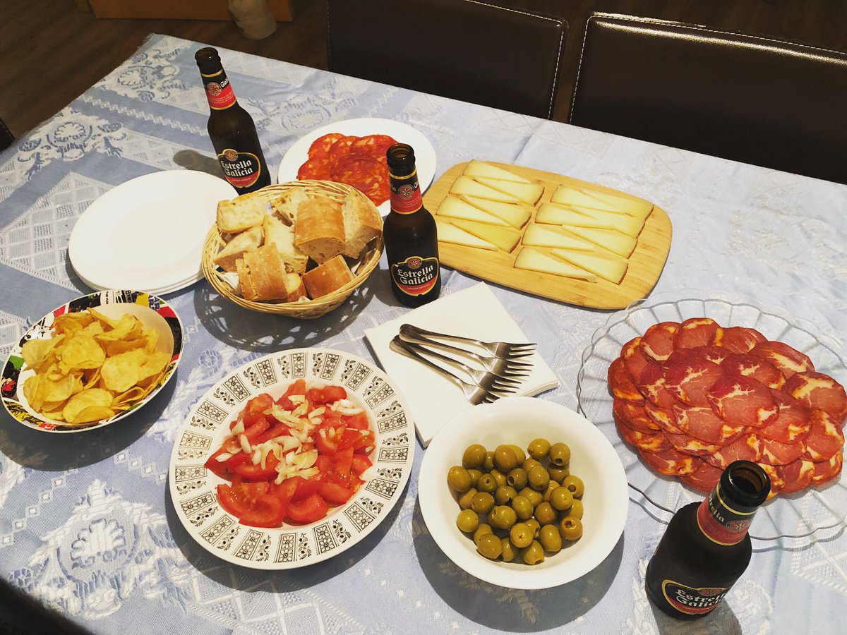 GaliciaLluviosa's tweet photo. #Planesdeviernes con vecinos muy guays, planes muy @estrellagalicia 🥰😍 #galicialluviosa https://t.co/JTmqoTpsTc