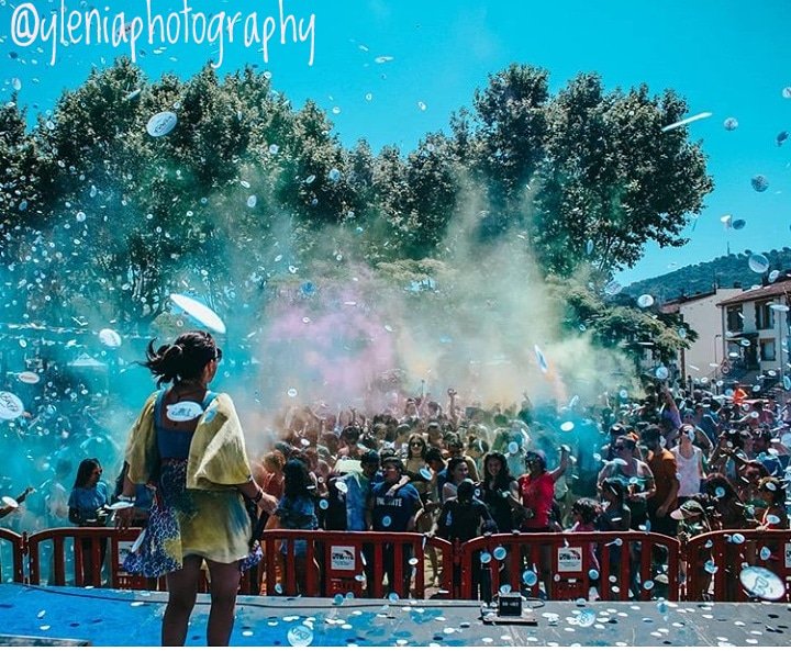 Melogramers's tweet photo. C O L O R S
.
.
una semana después, seguimos recordando grandes momentos de nuestra FM.
La fiesta Holy, de las más esperadas y disfrutadas, lluvia de colores y buenas vibraciones. 
Muchísimas gracias, @yleniaphotography por tan bonita captura. https://t.co/e40cxIXJLF