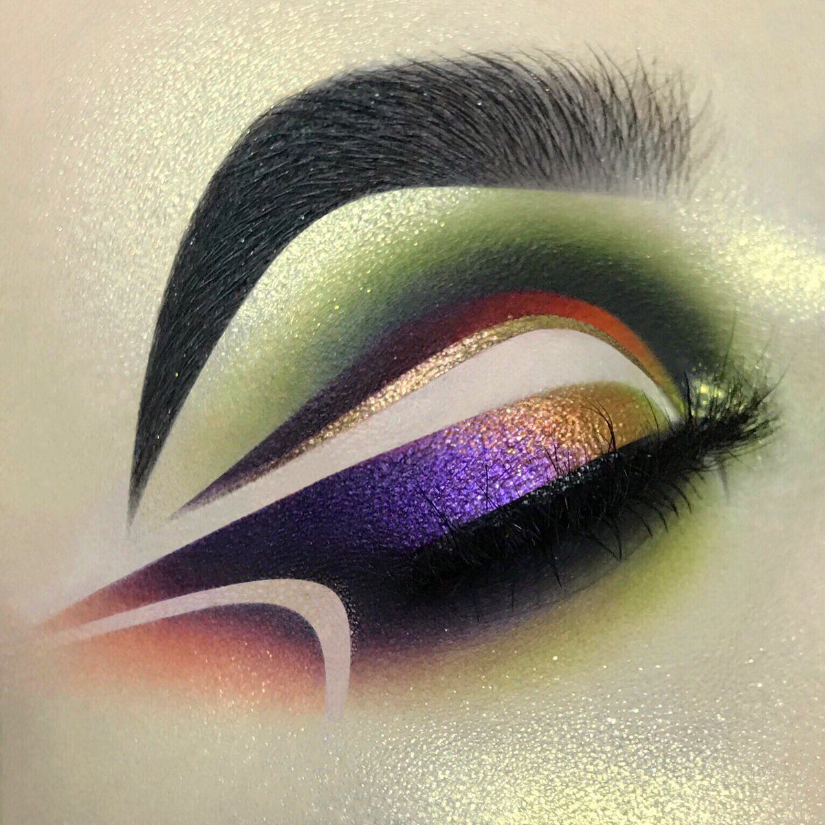 Since I keep missing the right time to publish on IG, here is a recent look of mine❣️❤️ I used <a href="/MorpheBrushes/">Morphe</a> 35M palette and <a href="/plouiseacademy/">PlouiseMakeupAcademy</a> rumor bases to create the cut creases, <a href="/Illamasqua/">Illamasqua</a> Topaz eyeliner and Iconic Chromes Pigment in Audacious🥰