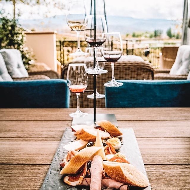 🍇3 Moods:
Glass of wine
Bottle of wine
Take over a whole winery