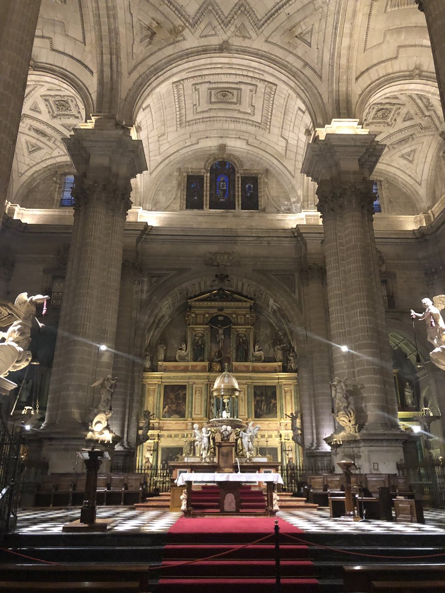 PilarPrezVela2's tweet photo. Magnífica visita a la catedral de Jaén de la mano de @Felipe Serrano Estrella y gracias a #aclesjaen https://t.co/6cGNqTD0dQ