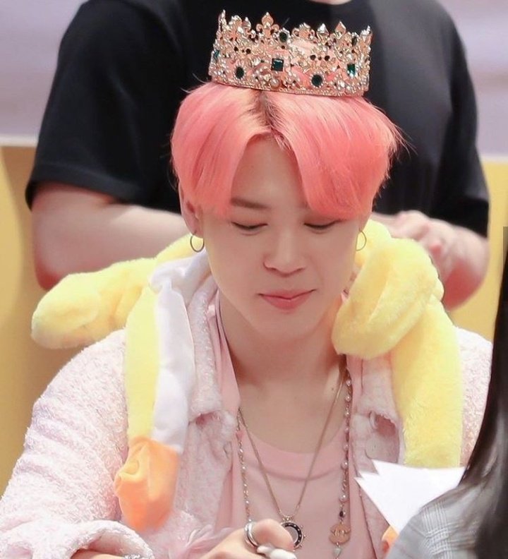 AVzla84's tweet photo. He's the most beautiful #Prince of #BTS #JM #Jimin #SpringKingdom #SpringKing what do you think? https://t.co/SFOKTARzjX