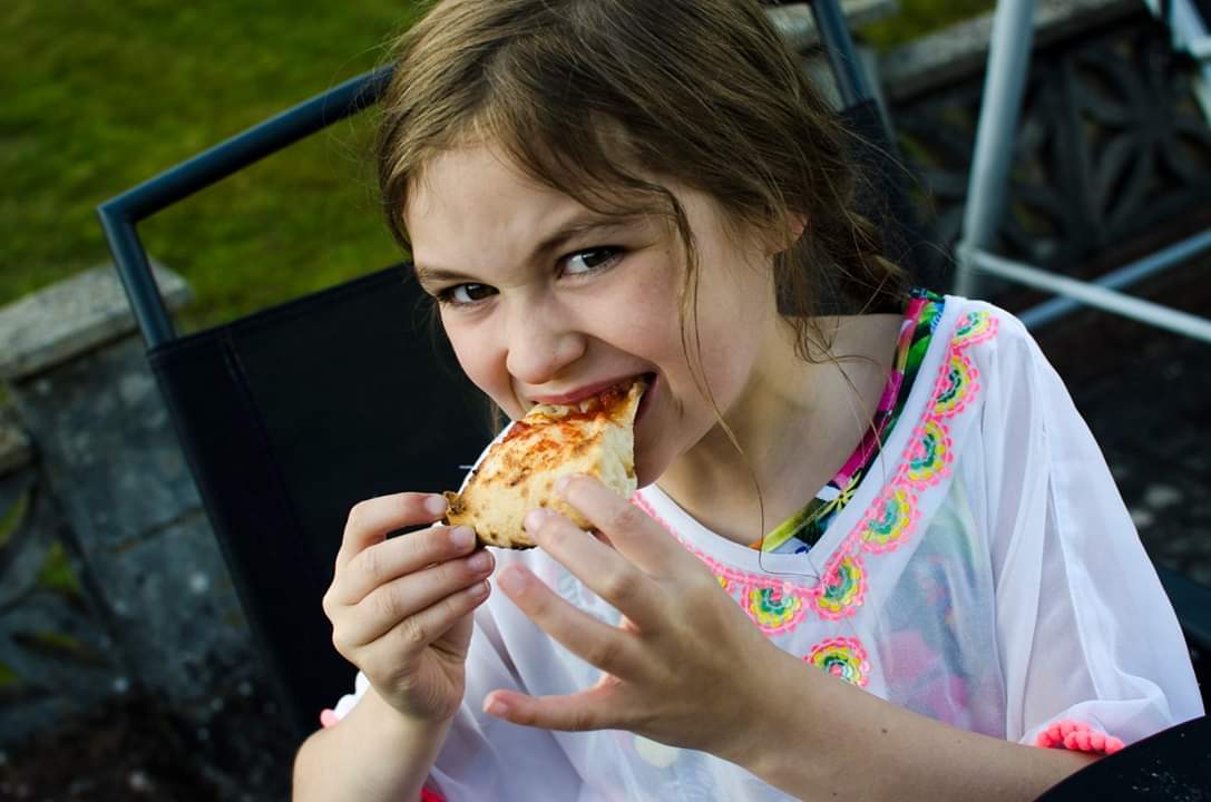 Some pizza 👌🍕 Simply smoked scamorza mozzarella topping cooked on the <a href="/OoniHQ/">Ooni</a> 2s.  I know we're good at producing fantastic meat in Wales but what about pizza toppings?  Cheeses that will work on a pizza or even tomatoes.  Any Welsh producers of a flour good enough for pizza?