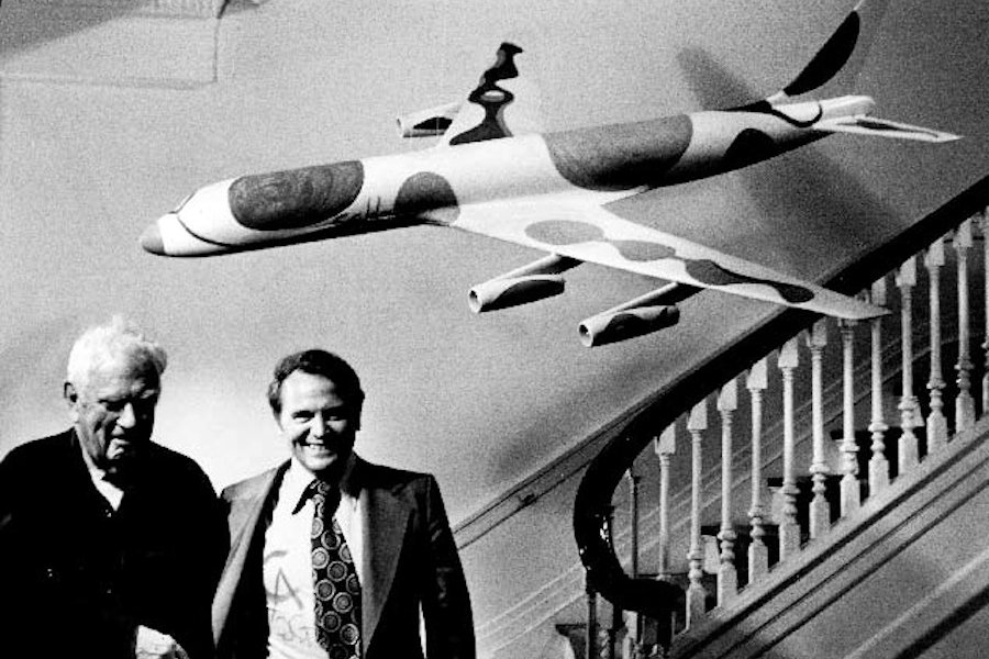 When #AlexanderCalder had an actual #aircraft as his #canvas. One for #Calder #mobile #planespotting #aviation #abstract #art fans ✈️🎨🖌️ #BraniffInternational #DC8 #1970s airwaysmag.com/airchive/brani…