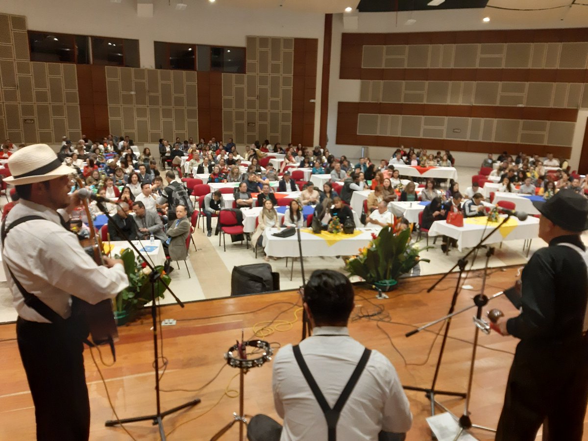 SilvaPesca2015's tweet photo. Celebración Día Nacional del Servidor Público. Ceremonia eucarística, conferencia con el padre Gonzalo Gallo, almuerzo y música. Se socializó el Código de Integridad, herrramienta de uso diario de los servidores públicos, basado en principios y valores. Felicitaciones en su día! https://t.co/Jq6xN8Lhpw