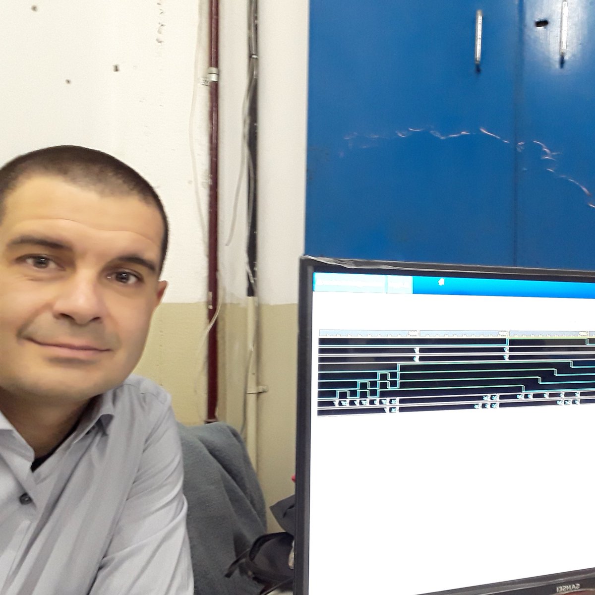 DiegoFPGA's tweet photo. Comparando sumadores de 4bits #rippleadder #carrylookahead #verilog #edaplayground #EPwave https://t.co/NVS47mFtm4