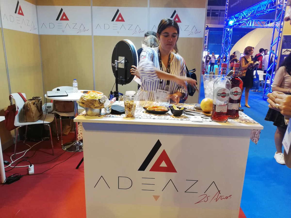 adeazaazafatas's tweet photo. Finaliza #eventodays. Disfrutamos con el #gifmirror, y difundimos nuestros objetivos y la profesionalidad de las empresas de @adeazaazafatas. Gracias @CatandoEventos por vuestras catas, y a @360Ingenia, por decorar nuestro stand. Nos vemos el año que viene!!!
#mice #eventprofs https://t.co/tVSpd3XYiQ