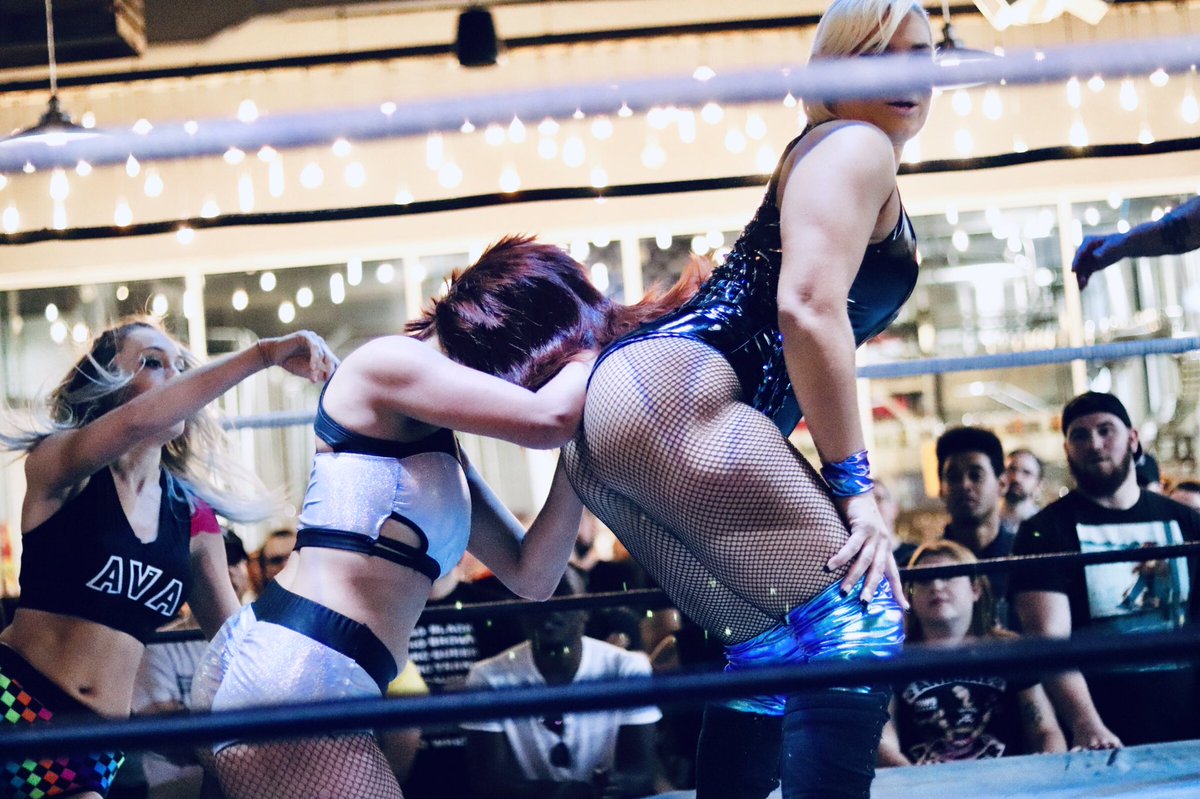 VeraSadlyPhoto's tweet photo. The #PlatinumHunnies @Angel_Sinclair_ @AvaEverett_ v #TopDogs’ @davienne__ and @Perfect_Sierra #WWRCake @WWRProWrestling #LetThemEatCake https://t.co/kyYEK2FqgQ