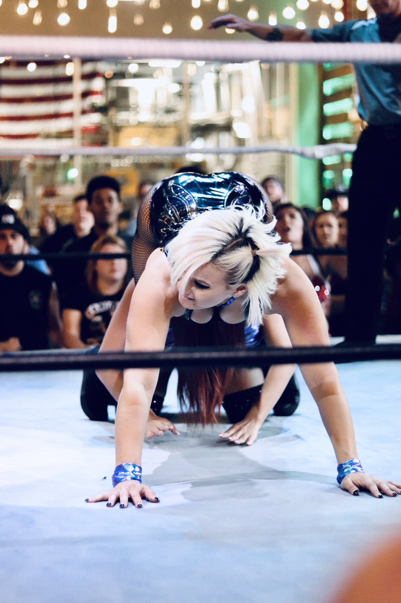VeraSadlyPhoto's tweet photo. The #PlatinumHunnies @Angel_Sinclair_ @AvaEverett_ v #TopDogs’ @davienne__ and @Perfect_Sierra #WWRCake @WWRProWrestling #LetThemEatCake https://t.co/kyYEK2FqgQ
