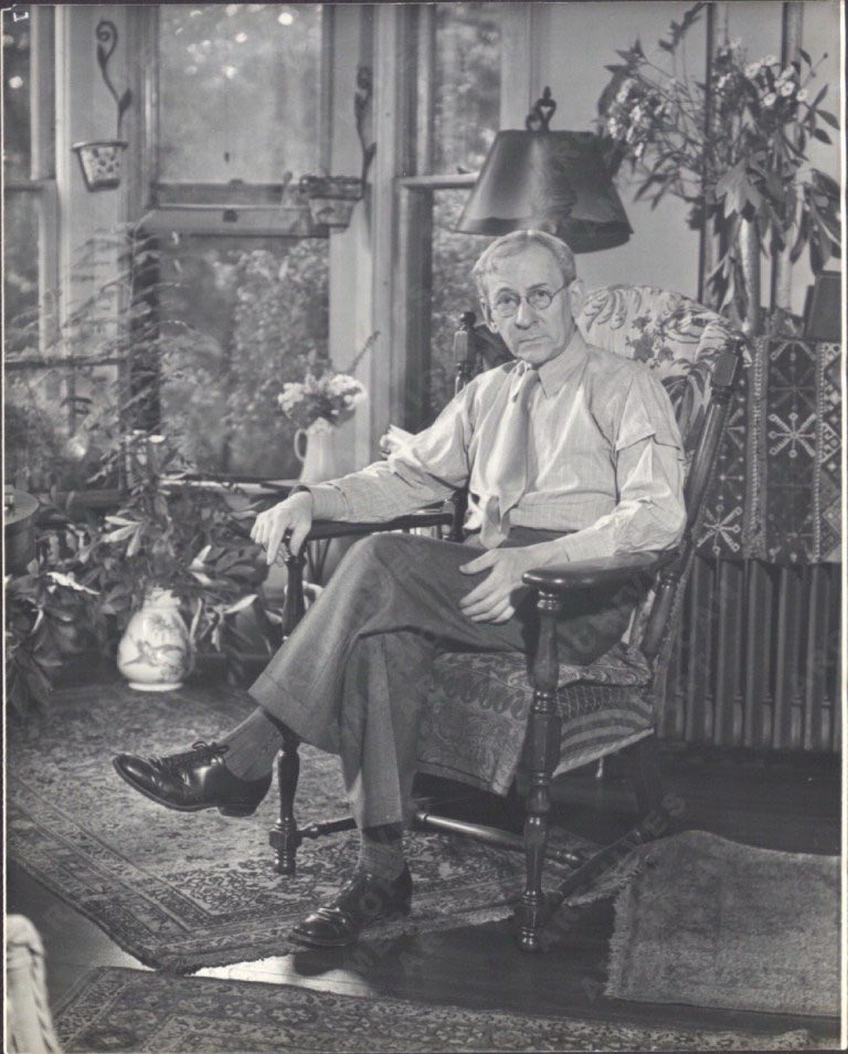 marramirez's tweet photo. 1. Fotografía y cambio social: dos grandes maestros de la fotografía documental norteamericana que lograron importantes cambios con sus imágenes fueron Jacob Riis y Lewis Hine. 

Trabajándolos para el @IAMCRtweets ... https://t.co/uccrHEac1N