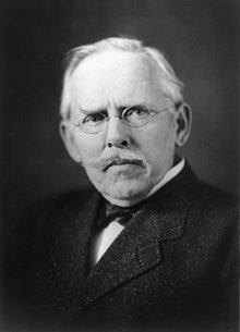 marramirez's tweet photo. 1. Fotografía y cambio social: dos grandes maestros de la fotografía documental norteamericana que lograron importantes cambios con sus imágenes fueron Jacob Riis y Lewis Hine. 

Trabajándolos para el @IAMCRtweets ... https://t.co/uccrHEac1N