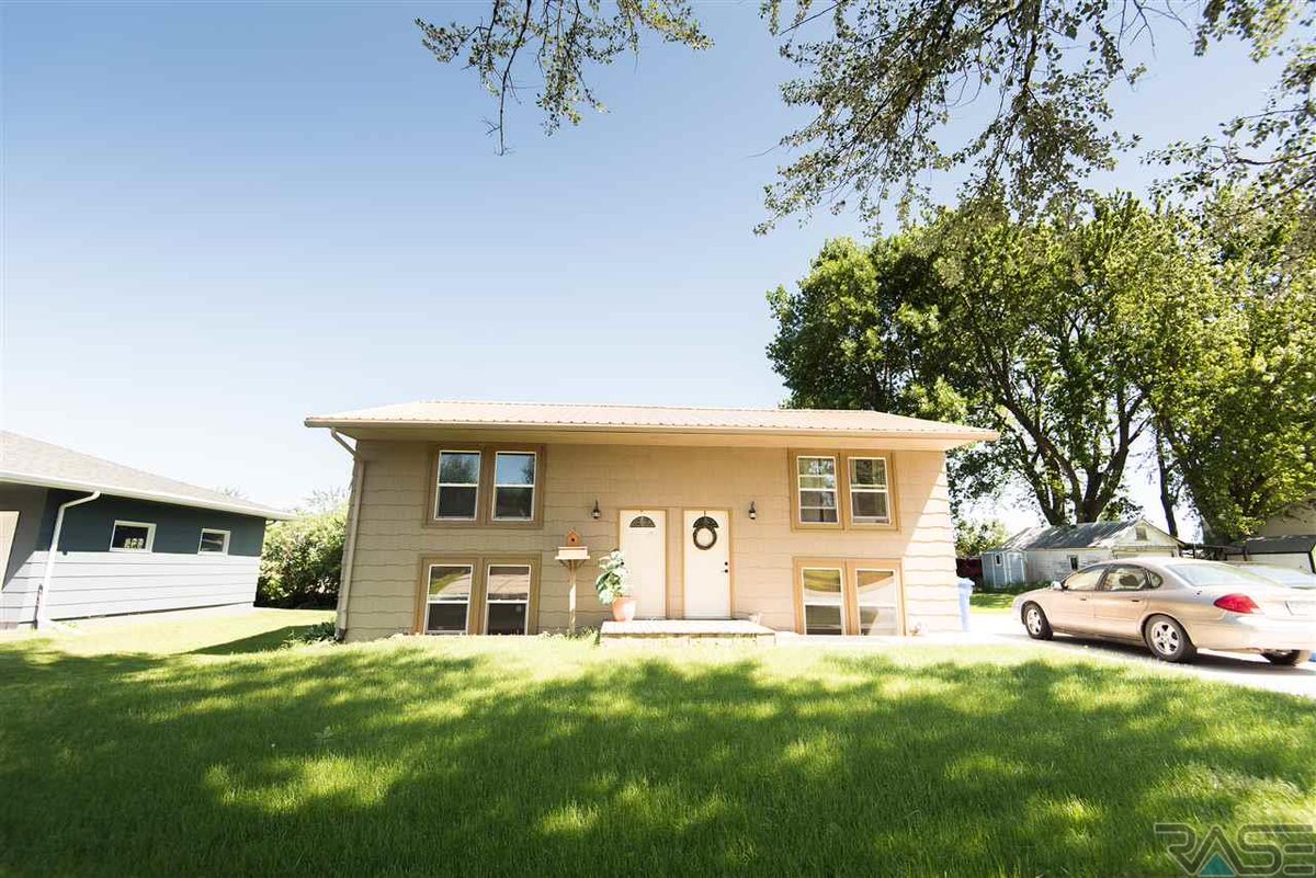 bsic's tweet image. I would love to show you my #listing at 917 &amp;amp; 919 Geiser St #Larchwood #IA  #realestate tour.circlepix.com/home/KWRKQL