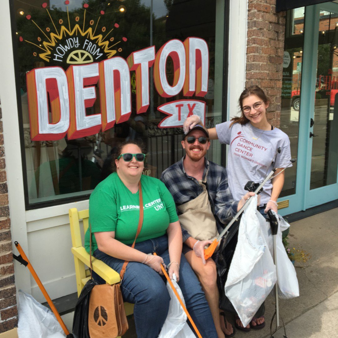 kdbdenton's tweet photo. THANKS to the all-star volunteers who cleaned up McKinney St. along the Yankee Doodle Parade route this morning! They kept unclaimed candy, leftover wrappers, cigarette butts, and more from making it to our waterways. Y'all are THE best!
#wekdb #Beautiful4th #dimephotoop https://t.co/nMwUuupxpf