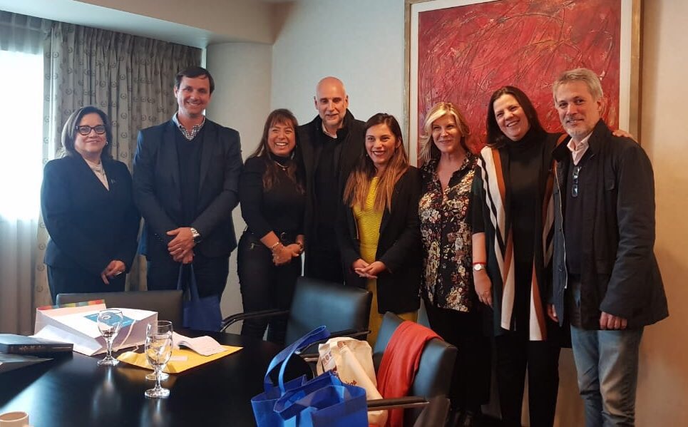 juliobanuelosok's tweet image. Junto a @NoraBedano Pte de @AgCbaCultura nos reunimos con los representantes de la Embajada de Perú en Argentina y agentes turísticos del sector privado. de Arequipa; ciudad que será sede del próximo Congreso Internacional de la Lengua Española #CILE2020