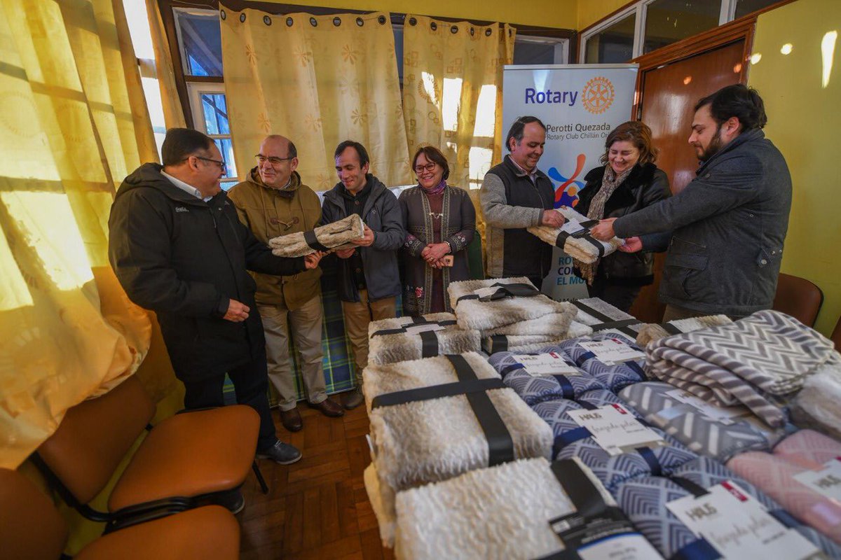 chillanoriente's tweet photo. RC Chillan Oriente se hace presente en Campaña invierno 2019 Hospederia Chillan con 07 colchones,  10 frazadas y 4 set de juegos de tejos. https://t.co/Iz8xkslovm
