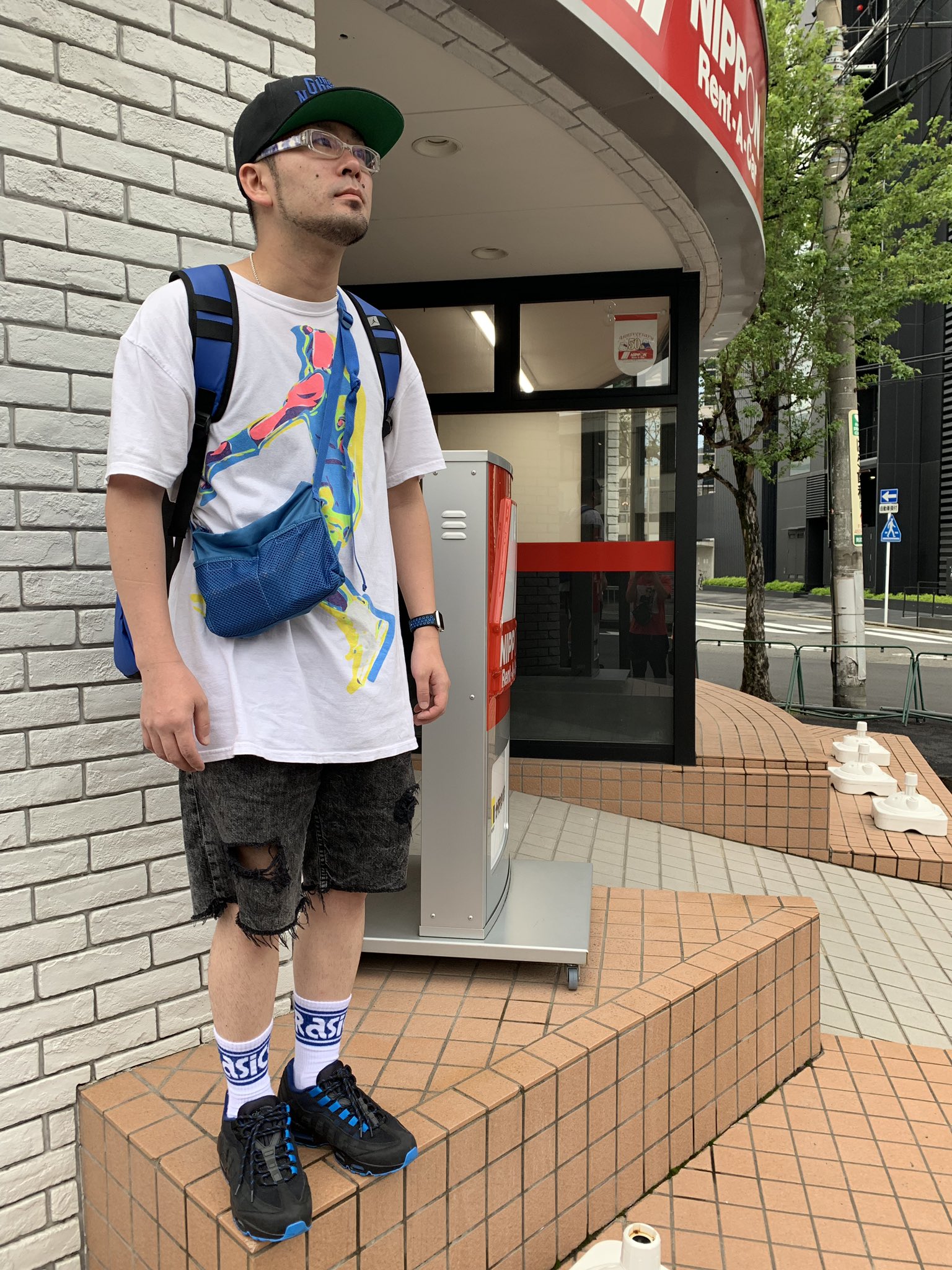 ヤルヲ Janbari Tv ファッションなんてもんはほんと自己満でしかなくて今日の格好なんて本人的には 古着のtシャツを取り入れた90 S西海岸風コーデ なんですが冷静に見たらただの小学生みたいなオッサンですからね 今日は稲沢です T Co