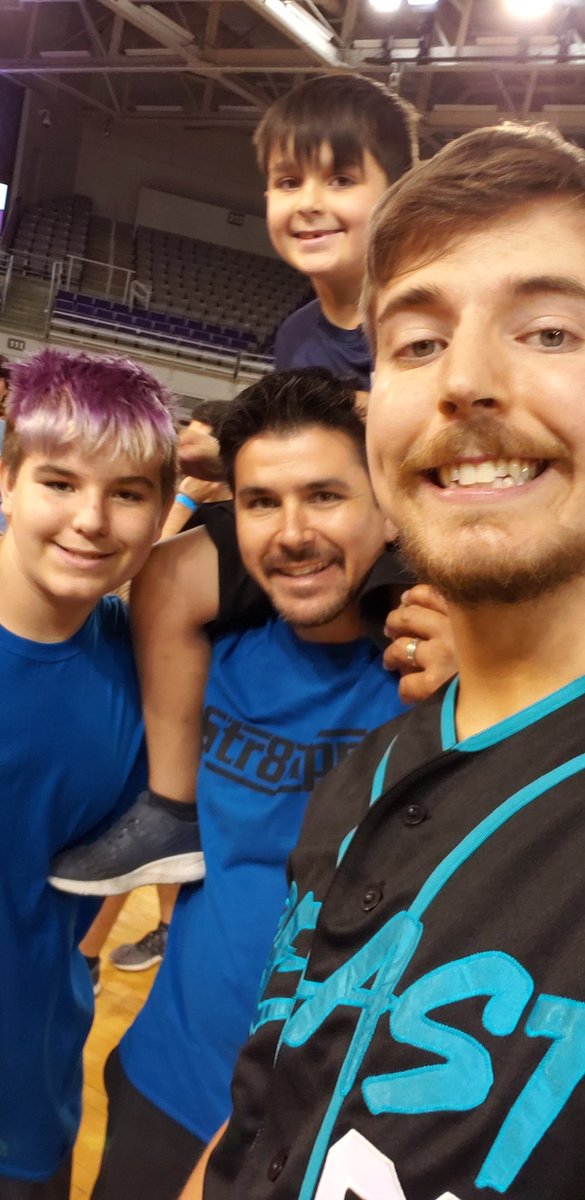 STR8CLPNONM's tweet photo. Thanks @MrBeastYT for a awesome day of dodge ball!! #STR8CLPN #INVESTINBEAST https://t.co/XTVKEKzlPV