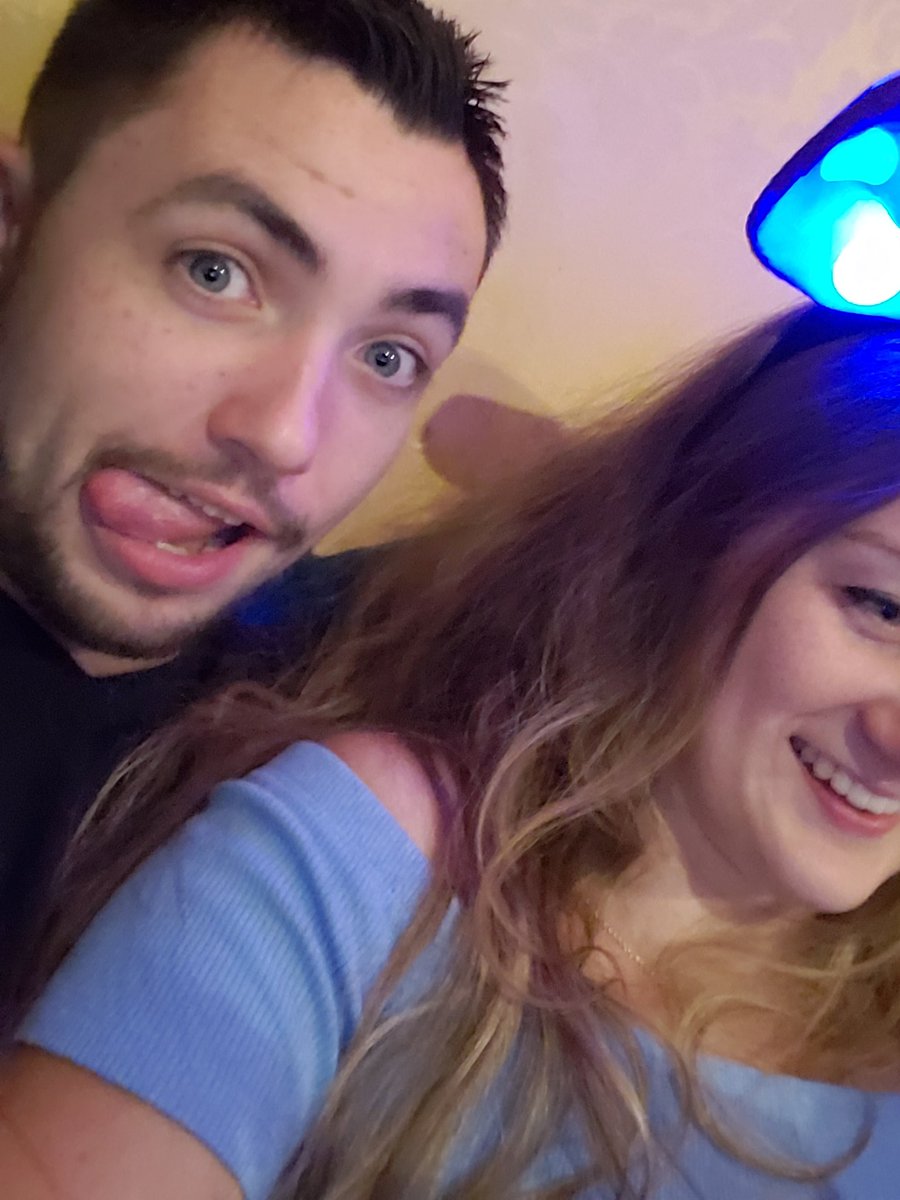 Loganp94's tweet image. Even during an eclipse I could still find your beautiful face 💜