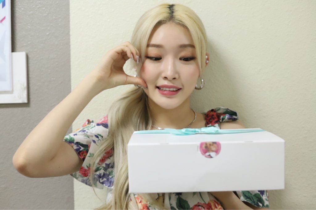 chunghadoodle's tweet photo. cheek hearts ft @ChunghaGlobal food support :) also #Snapping3rdWin https://t.co/6HefT1AXHv