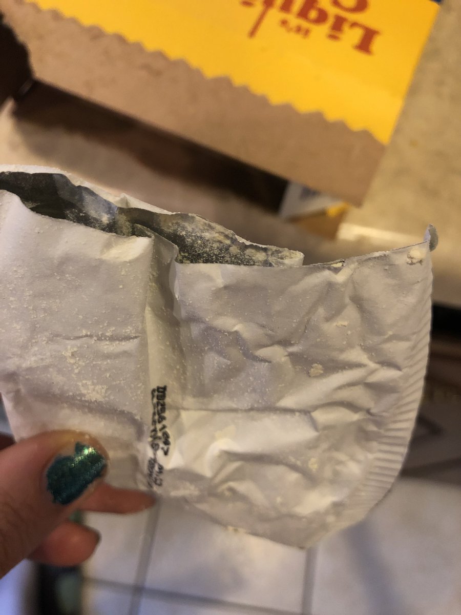 Lil_Koop's tweet photo. 🚨🚨🚨🚨🚨 @EatLiquidGold packing fail. I wanted to still eat it but my hand and didn’t think it’d be safe. https://t.co/zVtV6xhOSI